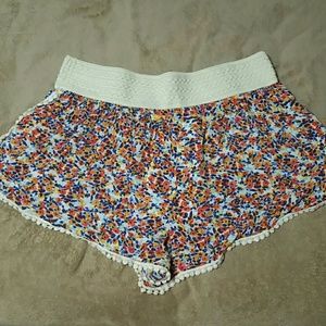 Like New! Women's Floral shorts sz L (11/12)
